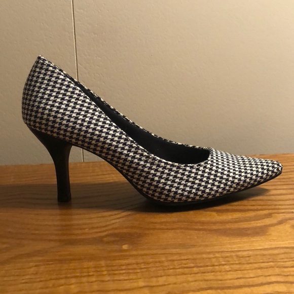 Black and white hornstooth heels - Picture 3 of 4